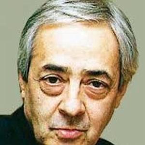 علیرضا قربانی  شروع ناگهان در کنار تو
در کوچه
چهار فصل سال ناگهان گل دادند
نرگسى در چشمان  شعر و...