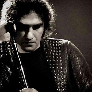 رضا یزدانی  از تنهایی می ترسم رضا یزدانی کسی از ما جهان آرا نمیشه