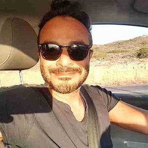 علی عظیمی من باد میشم میرم تو موهات