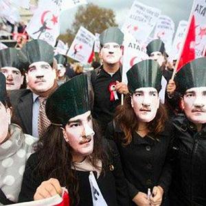 77 برنامه بستنی داغ   احترام در دنیای امروزی  ترک‌ها در ترکیه‌ی امروزی تا چه اندازه «ترک» هستند؟