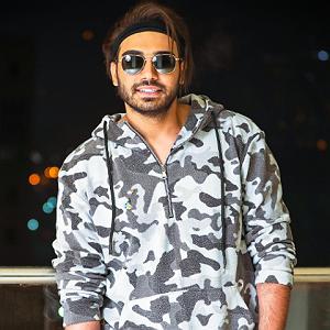 چشماش چشمای رویایی