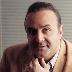 سینا سرلک  کلاغ به خونه‌اش میرسه تو که از گریه من ساده گذشتی من به لبخند تو راحت نرسیدم