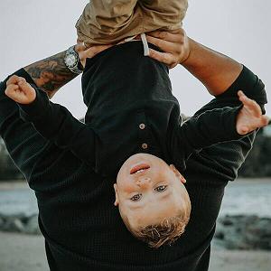 آهنگ من خود معجزه ام با صدای گروه آکرووایا میل خود من باش
