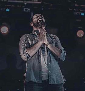 Mehdi Yarrahi مثل مجسمه