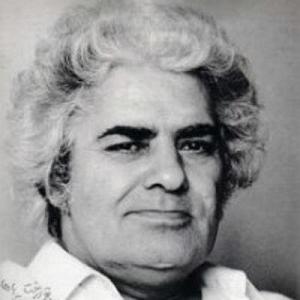 محمد معتمدی  لحظه ی گرگ و میش در آوارِ خونینِ گرگ‌ومیش دیگرگونه مردی آنک، که خاک را سبز می‌خواست و .. ...