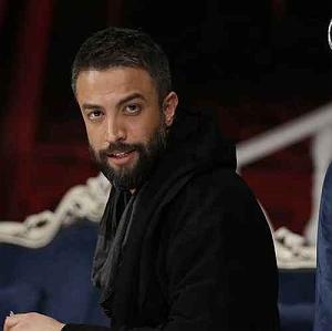 بنیامین بهادری دست نگه در