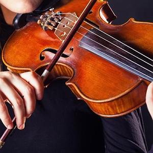 صدای باران باران بارانه نه‌م نه‌م ترمی کرد با گیتار