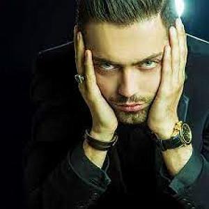 آهنگ بخند حامد محضرنیا با جملات انگیزشی از بابک بهمن خواه حامد محضرنیا تلقین