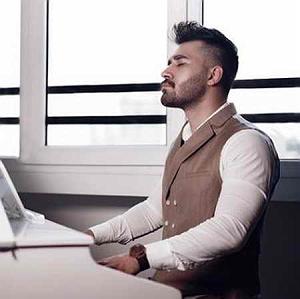 ali yasini اسم تو چی داره