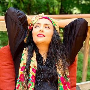 ساکسیفون طلایی ماهی پولک طلایی