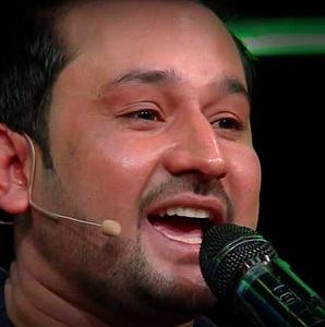 ساکسیفون طلایی گنجشکک طلایی