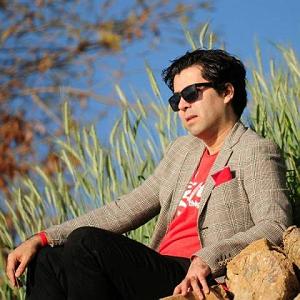 آهنگ من خود معجزه ام با صدای گروه آکرووایا اگه من رودخونه هستم تو خود دریایی