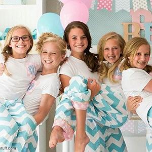 دختر بی چاره با اون پدر و مادرش Sleepover دختر نوجوان در خانه دوستان و نکاتی درباره رابطه پدر و دختر