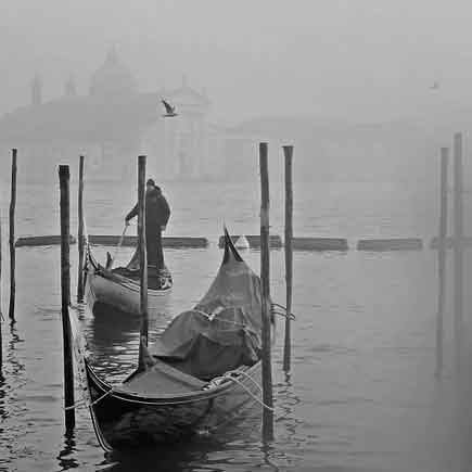 رضا یزدانی  سیگار پشت سیگار سیگار از دست دلبر میز در