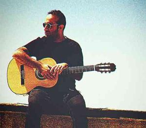 دانلود آهنگ جدید مهدی اعراف به بی خودی ادم بدی نبودم