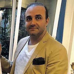 سینا سرلک  زیر سقف دودی واسه رسیدن به تو یه عشق معمولی کمه