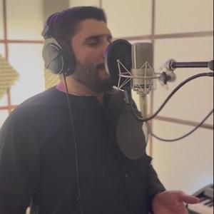 آهنگ اینجا آینده با صدای حسین شریفی وای من