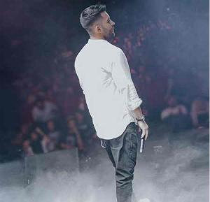 ali yasini میخندم