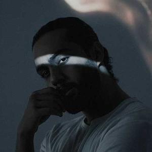 حامیم تاریکترین روزامو پشت سر میذارم