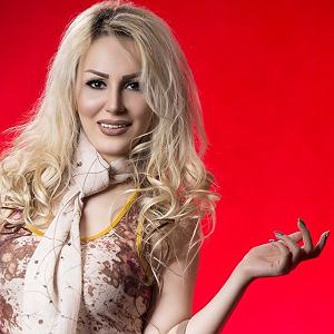 خوشحالی دختر کوچولوی خوشگل خوشحالی