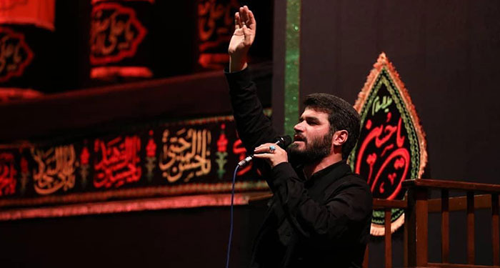 هفتاد و دو سال روضه: کنار قبر هفتاد و دو لاله، جای من خالی...