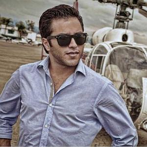 تولدتان مبارک آقای حق شناس لب دریا